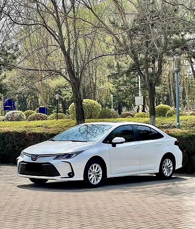 2026 Toyota Corolla Hibrid: Bestseller Domhanda Ceannaireacht Onnmhairí Sedan Hibrid